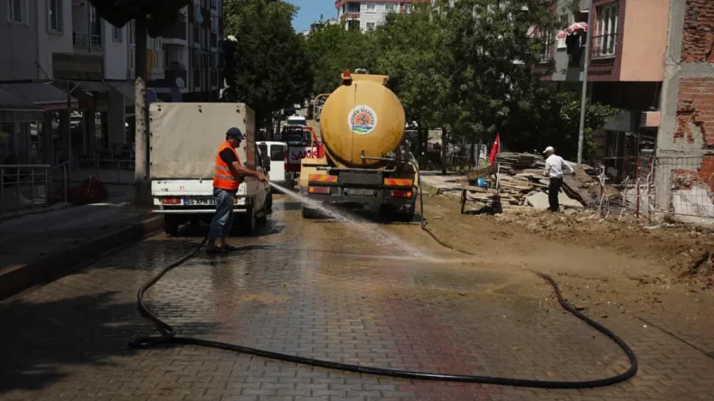 Atakum’da cadde ve sokaklar temizleniyor