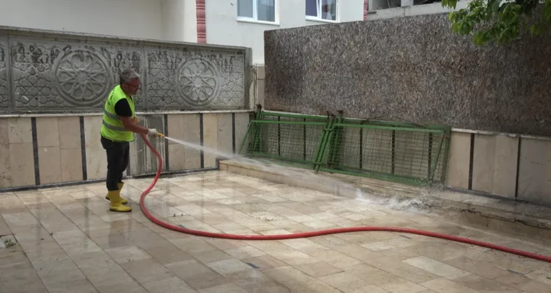 Atakum’da bayram öncesi ibadethaneler temizleniyor