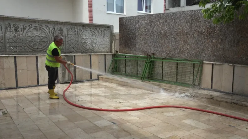 Atakum’da bayram öncesi ibadethaneler temizleniyor
