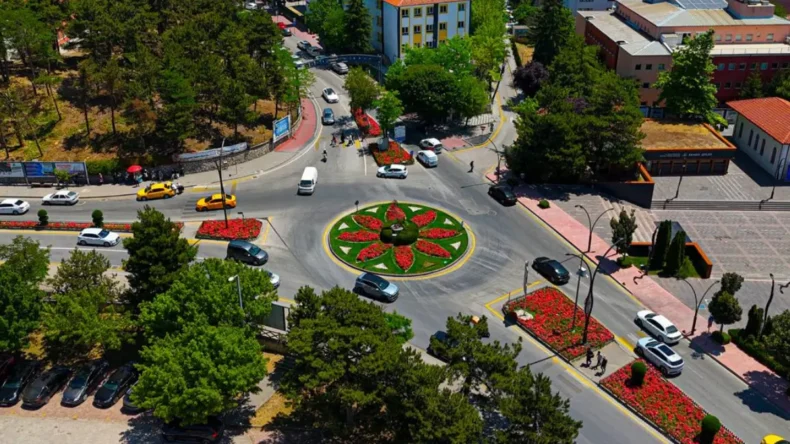 Bolu’da 561 bin gül toprakla buluştu