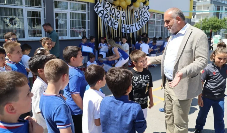 Canik’te başkan öğrencilerin karne heyecanına ortak oldu