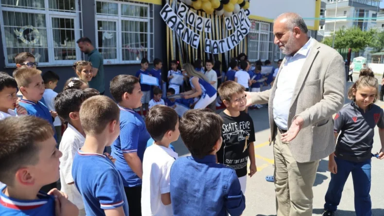 Canik’te başkan öğrencilerin karne heyecanına ortak oldu