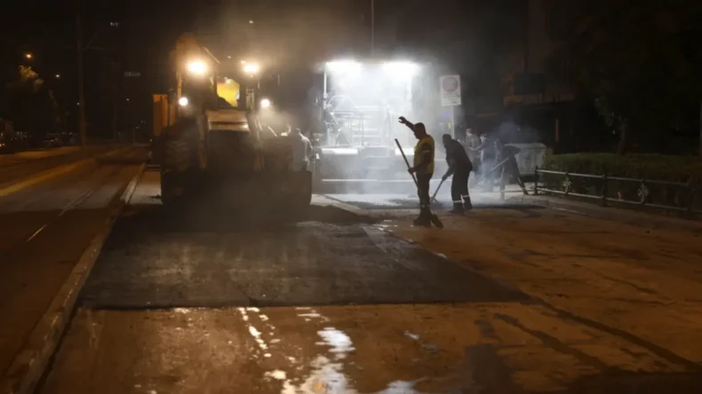 Eskişehir’de yol çalışmaları gece saatlerinde yapılıyor