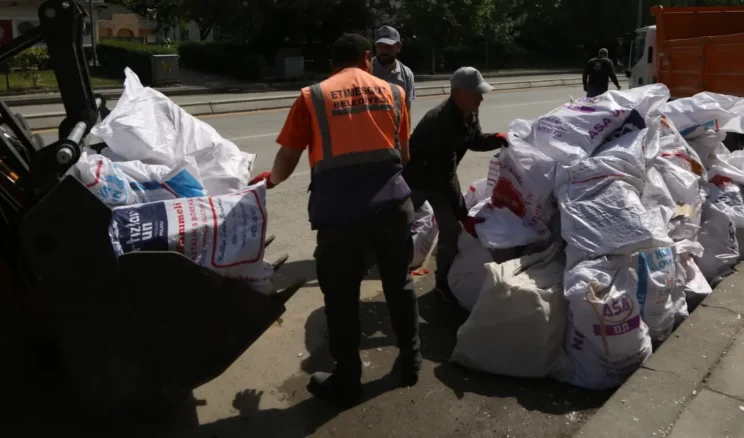 Etimesgut’ta bayram öncesi temizlik çalışması başladı