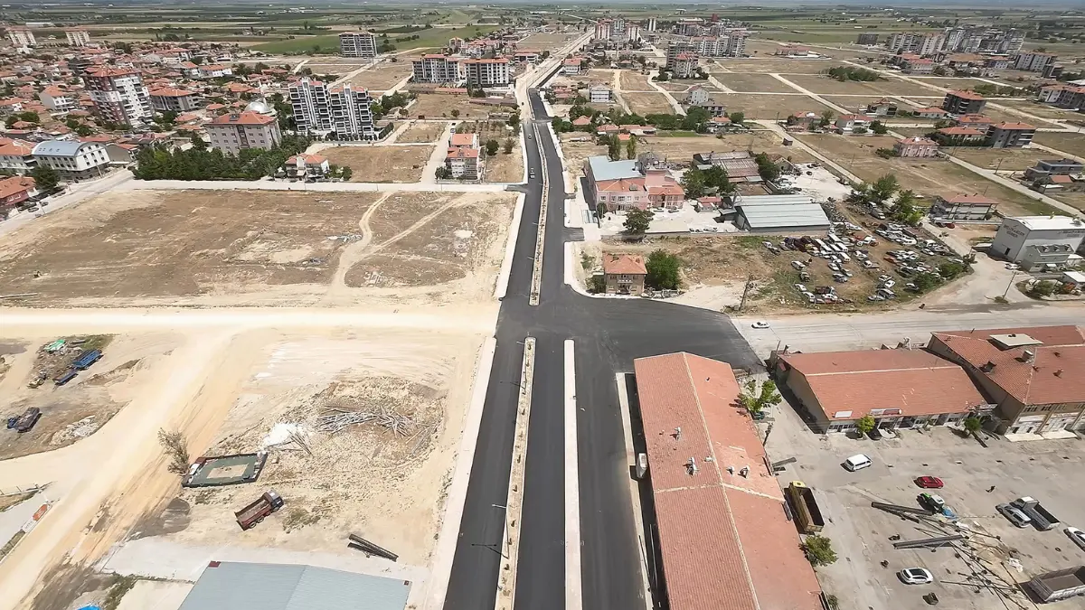 Karaman’da kent geneli yol yapım ve yenileme çalışmaları sürüyor. Şehrin