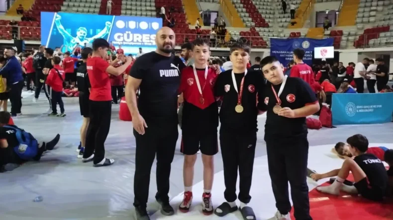 Çorum’un güreşçilerinden Türkiye Şampiyonası’nda büyük başarı