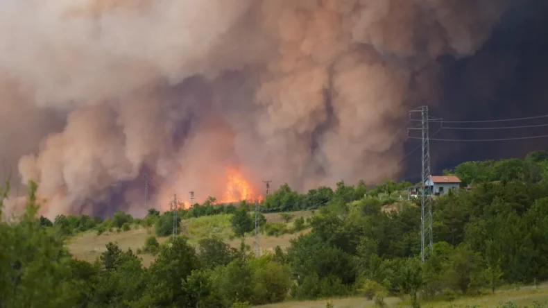 Sakarya’daki yangın Bilecik’e sıçradı, köyler boşaltıldı…