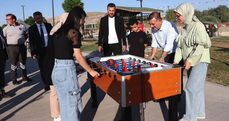 Sincan’da başkan öğrencilerle mangal partisi düzenledi