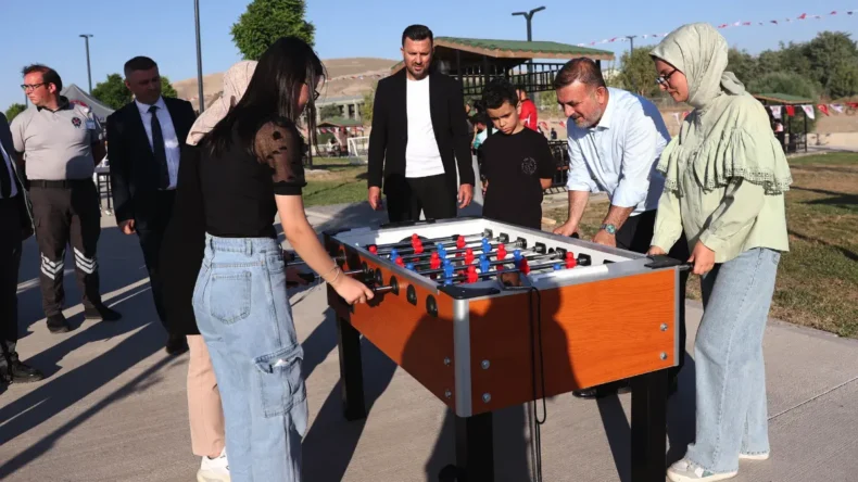 Sincan’da başkan öğrencilerle mangal partisi düzenledi