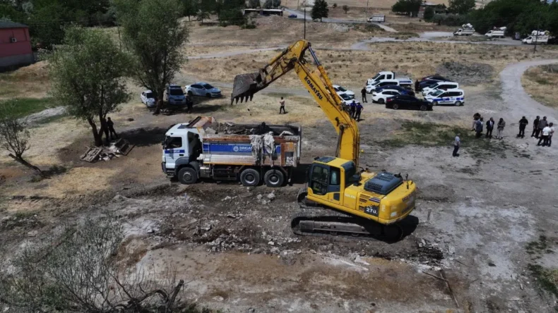 Sincan’da kaçak besi çiftlikleri yıkıldı