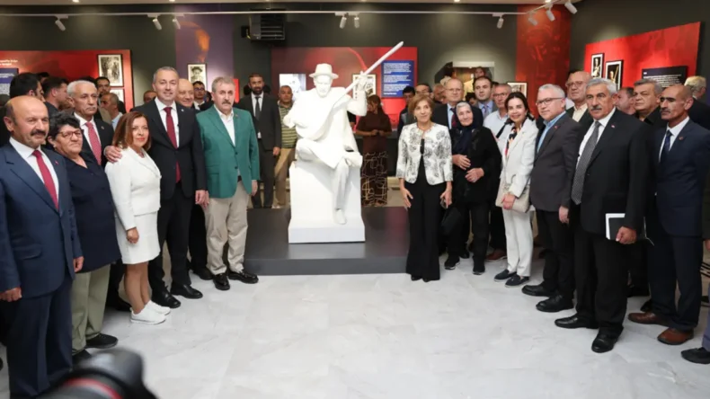 Sivas’ta Aşık Veysel ve Yöresel Müzik Aletleri Müzesi açıldı