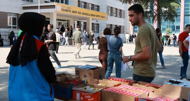 Tokat’ta YKS’ye giren öğrencilerin velilerine belediyeden ikram