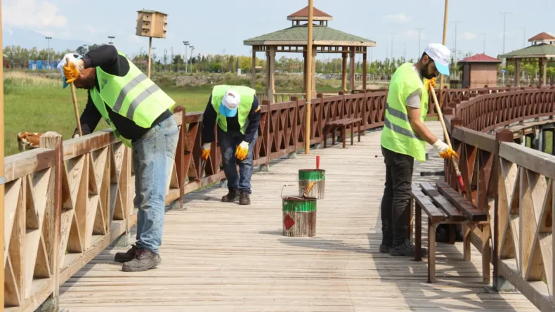 Van Büyükşehir’den sahil yoluna bakım çalışması