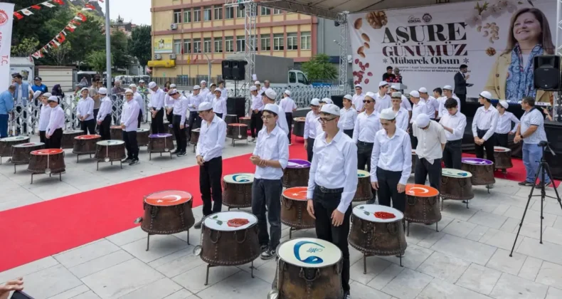 Afyonkarahisar’da 40 kazan aşure dağıtımı yapıldı