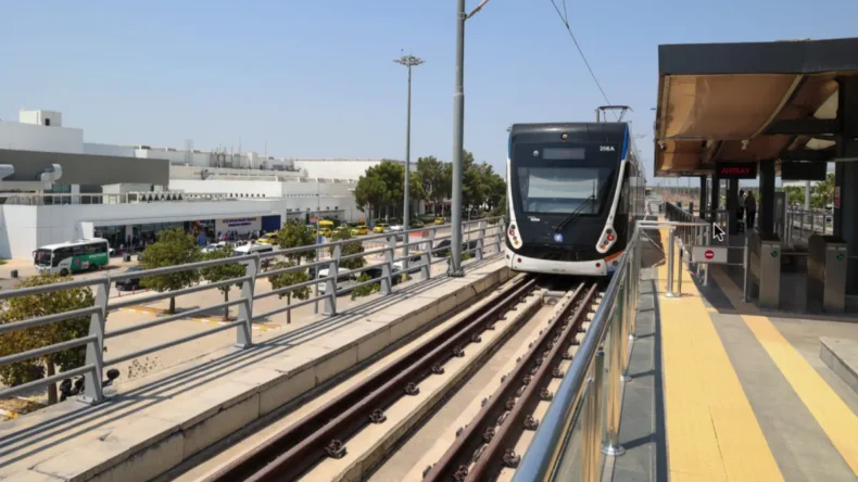 Antalya Havalimanı’na yeni tramvay durağı