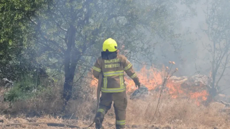 Balıkesir İtfaiyesi 12 günde 971 yangına müdahale etti