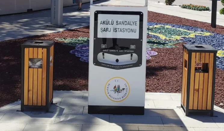 Burdur’a tekerlekli sandalye şarj ünitesi yerleştirildi
