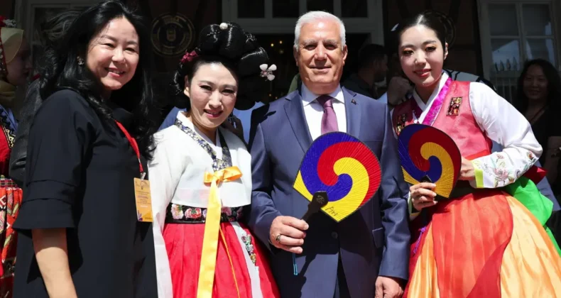 Bursa’da Uluslararası Altın Karagöz Halk Dansları Yarışması başladı