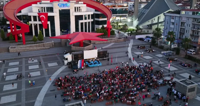 Canik’te vatandaşlar Açık Hava Konser ve Sinema Gecesi’nde buluştu