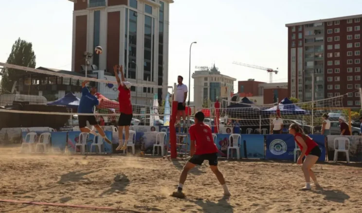 Eskişehir’de Plaj Voleybolu Şenliği kupa töreniyle son bulacak