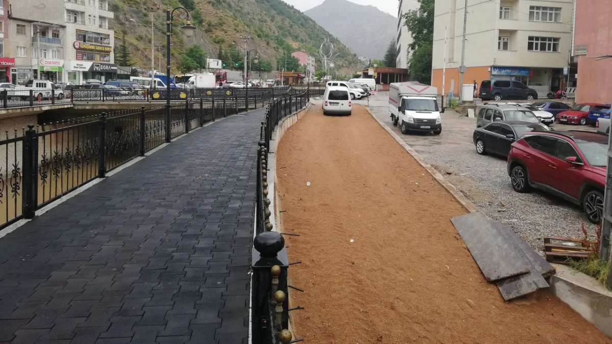 Gümüşhane’de vatandaşın yaşam kalitesini artırmak, trafikte yaya güvenliğini sağlayabilmek adına