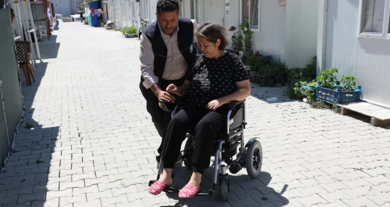 Hatay’da engellilere tekerlekli sandalye ulaştırıldı