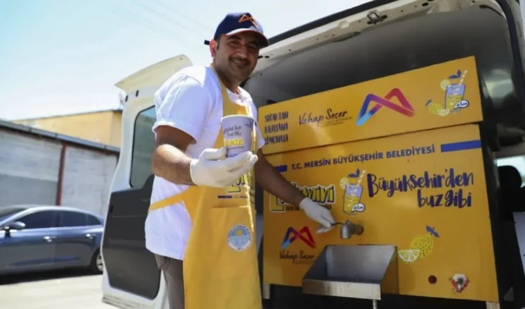 Mersin’de 120 bin bardak limonata dağıtıldı