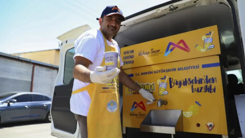 Mersin’de 120 bin bardak limonata dağıtıldı