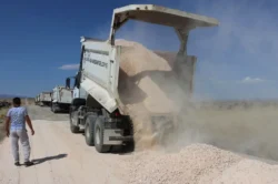 Şanlıurfa kırsalında yol çalışmaları hızlandı