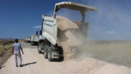 Şanlıurfa kırsalında yol çalışmaları hızlandı