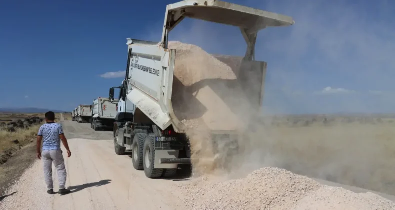 Şanlıurfa kırsalında yol çalışmaları hızlandı