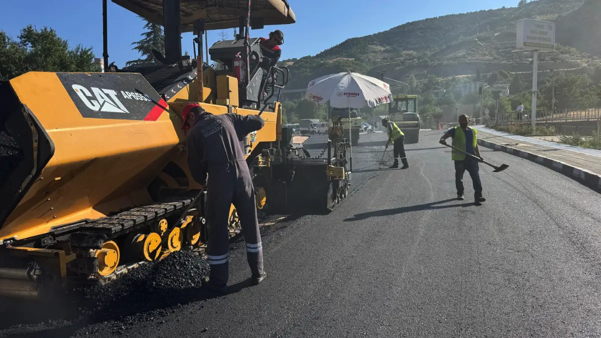 Tokat Belediyesi Fen İşleri Müdürlüğü tarafından, Kemer Mahallesi’ni Sivas Caddesi’ne