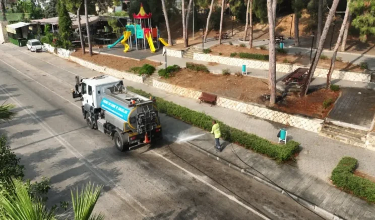 Adana’da kapsamlı temizlik çalışması yapıldı