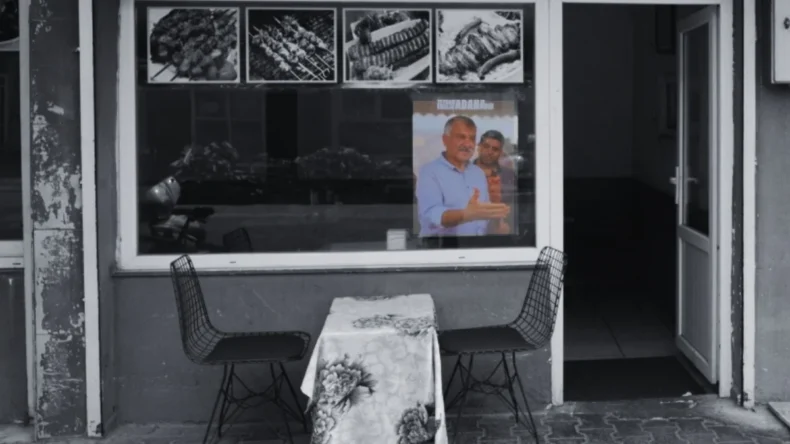 Adana’da bazı kebapçılardan, Başkan Karalar’a özgürlük çağrısı