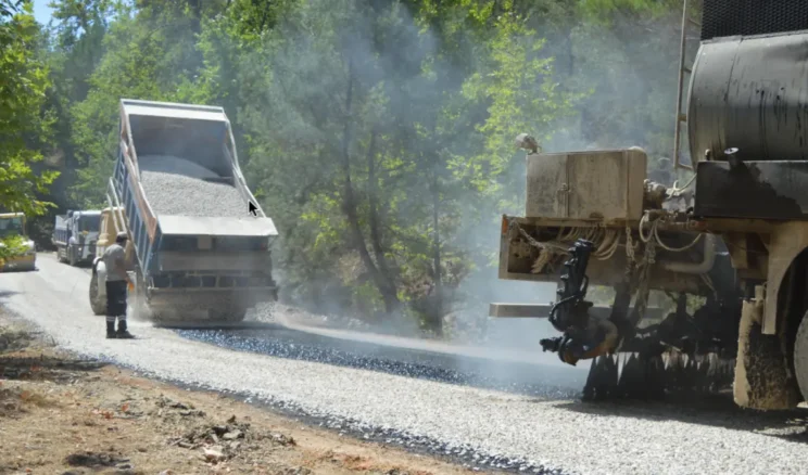 Antalya’da kırsal bölgelere asfalt seferberliği