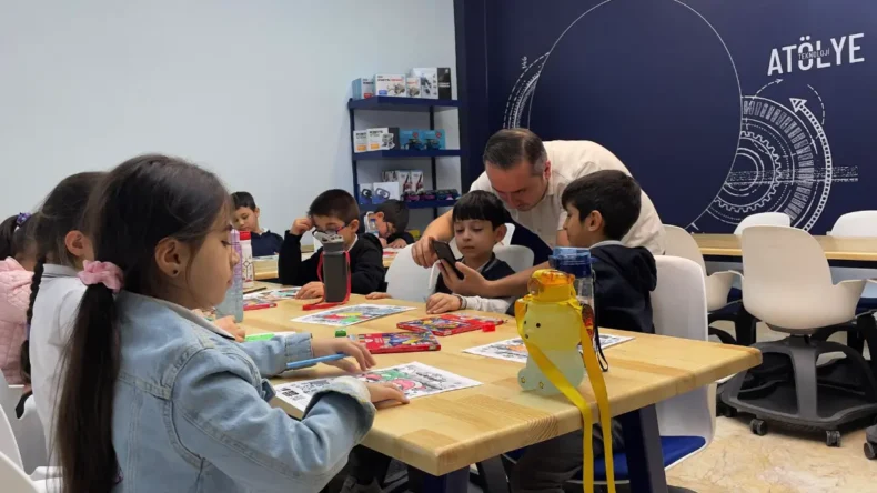 Bilim Sincan’da öğrencilerin yaratıcılıkları gelişiyor