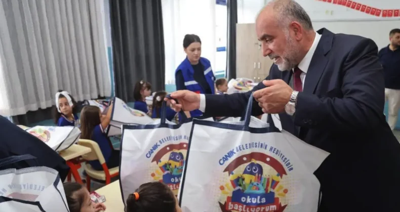 Okula başlayan tüm öğrencilere çanta ve kırtasiye seti Canik Belediyesi’nden