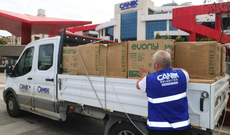 Canik Belediyesi’nden 100 bin maske hibe