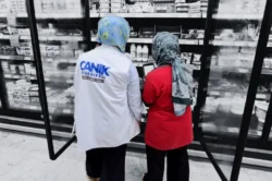 Canik zabıtası marketlerde soğuk gıda denetimi yaptı