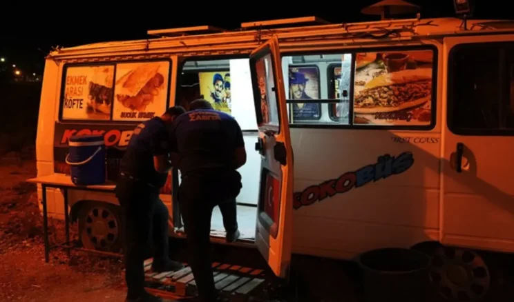 Denizli’de zabıta ekiplerinden seyyar satıcılara müdahale