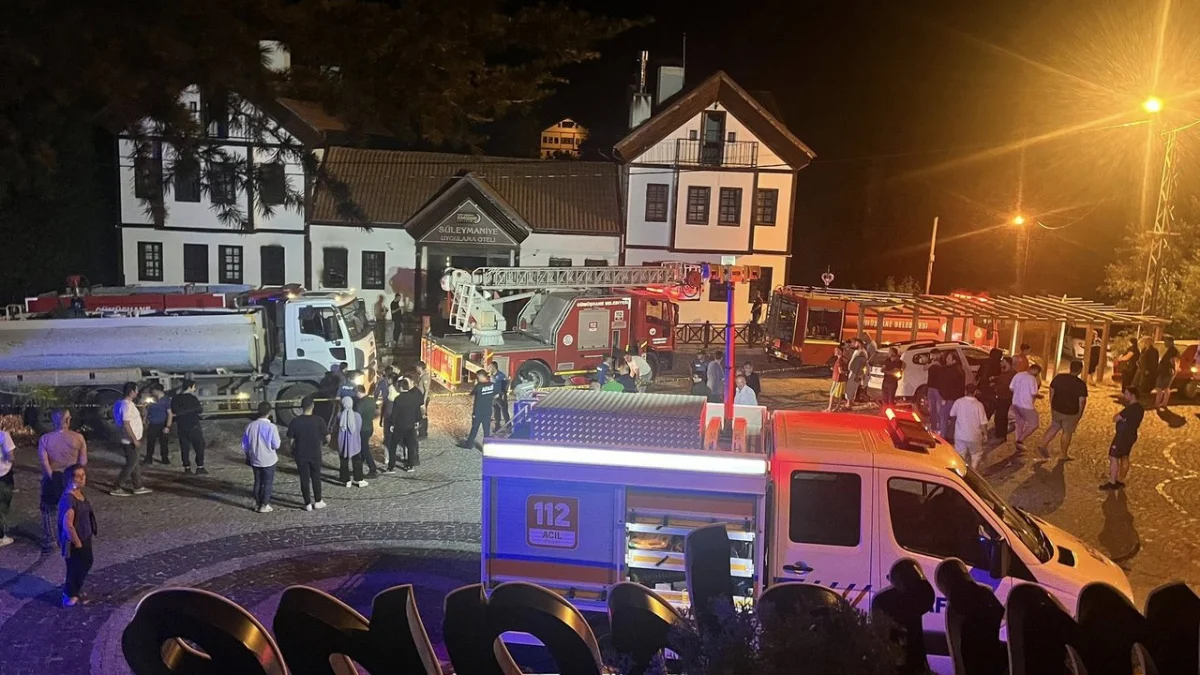 Gümüşhane’de hizmet veren uygulama otelinde yangın çıktı. Müşteri ve personelin