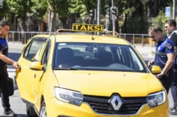 İzmir’de zabıta ekiplerinin taksi denetimi