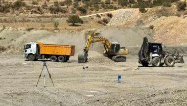 Mardin’de UEFA kriterlerine uygun futbol sahası inşa ediliyor