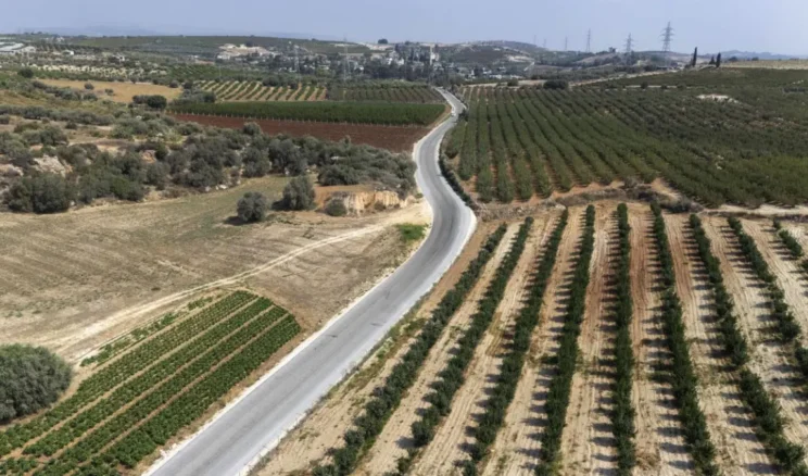 Mersin’de kırsal mahallelere asfalt çalışması