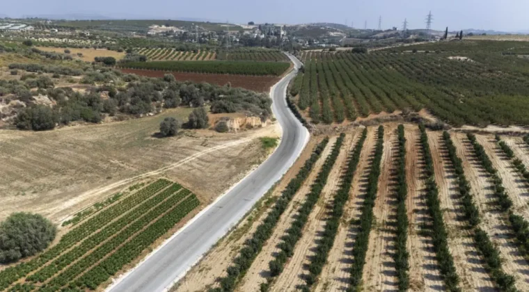 Mersin’de kırsal mahallelere asfalt çalışması