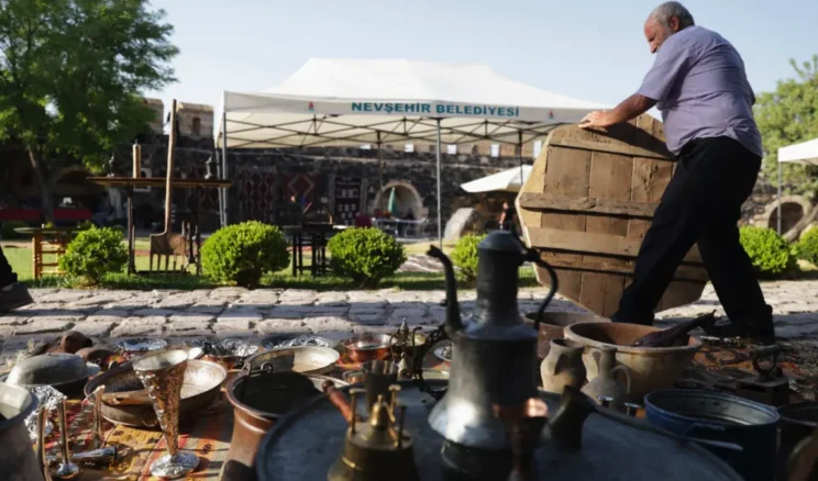 Nevşehir Kalesi’nde ilk kez antika pazarı kuruldu