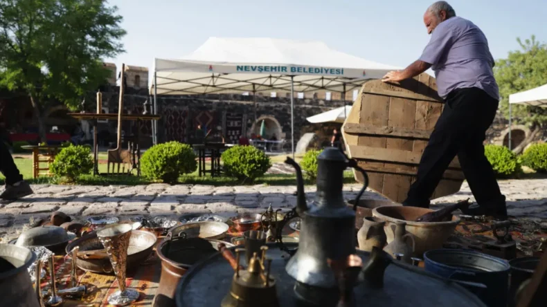 Nevşehir Kalesi’nde ilk kez antika pazarı kuruldu