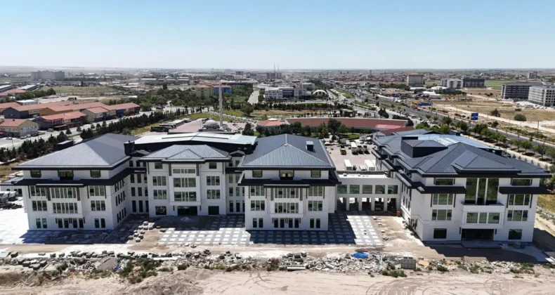 Aksaray’da yeni belediye binasında sona gelindi