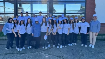 Rize’de liseliler temiz bir çevre için harekete geçti