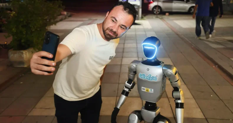 Canik’te insansı robot görücüye çıkacak